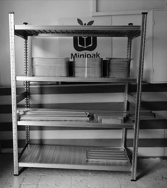 horganyzott állvány, polcos állvány